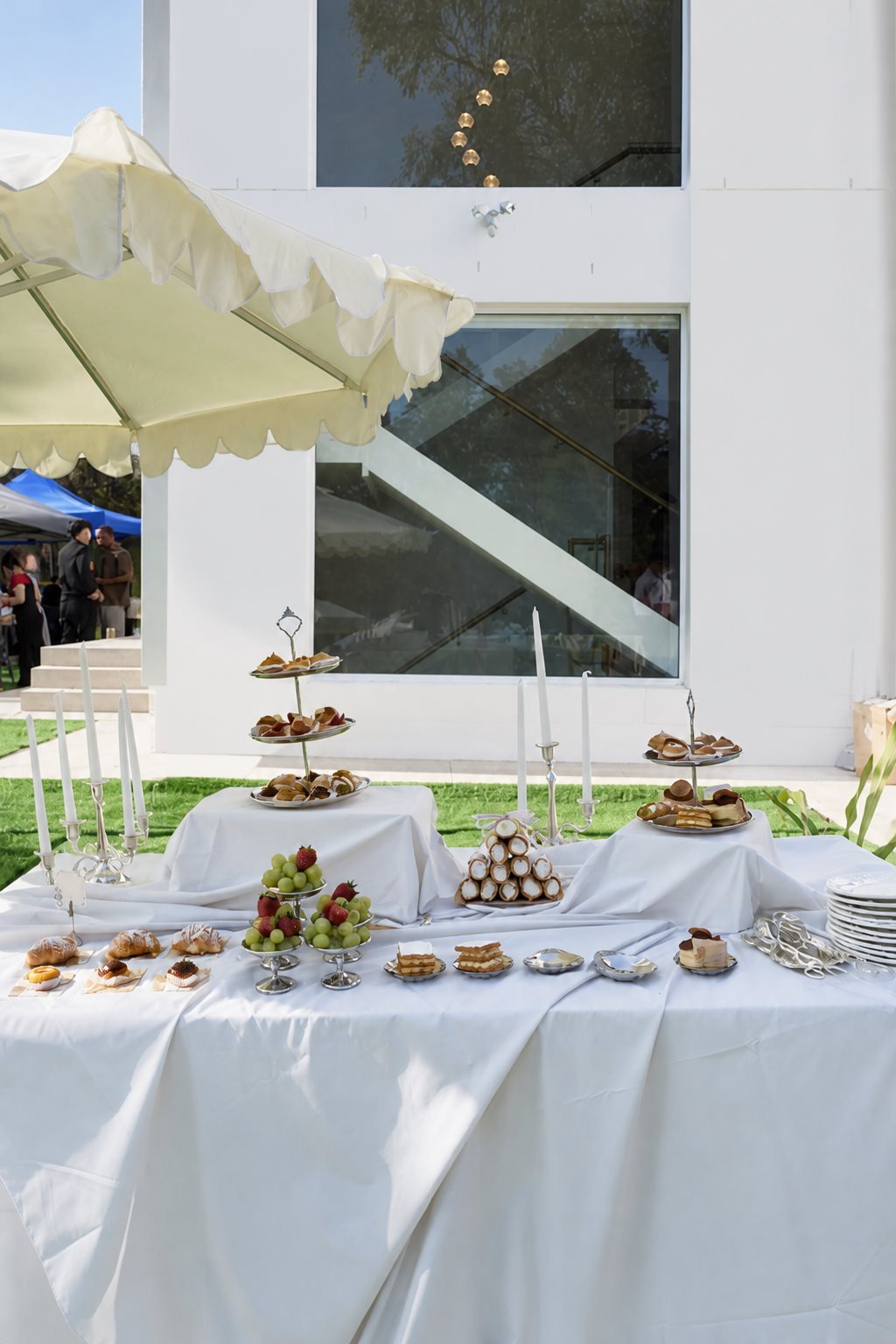 Draped statement table under French Wave umbrella